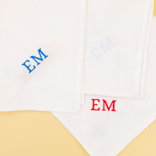 Mouchoirs en tissu brodés avec des initiales